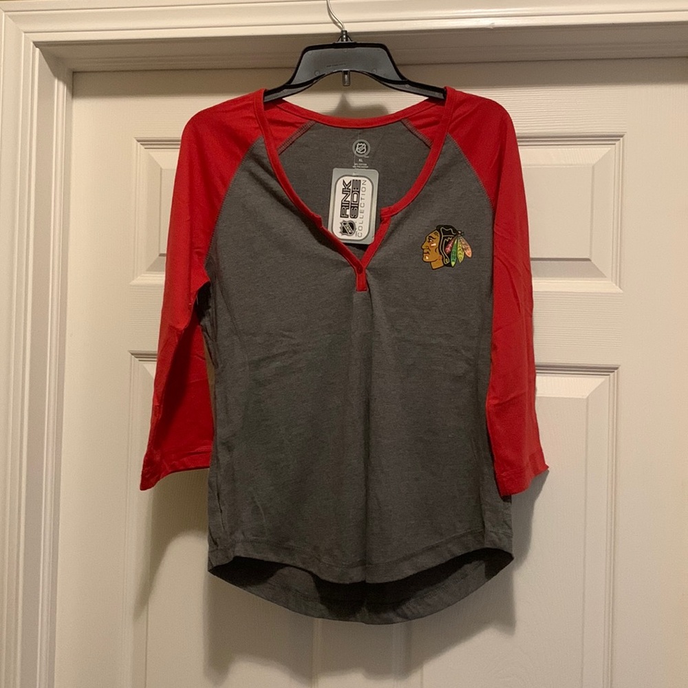 New Women’s Chicago Blackhawks Shirt - XL